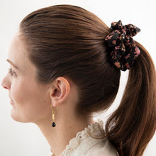 Load image into Gallery viewer, Scrunchie black
