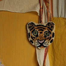 Afbeelding in Gallery-weergave laden, Hanger Cloudy Tiger
