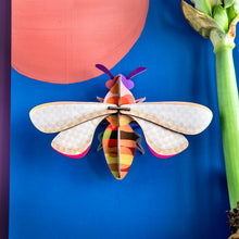 Afbeelding in Gallery-weergave laden, Honey Bee
