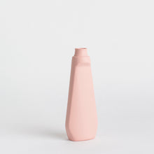 Afbeelding in Gallery-weergave laden, Bottle Vase #4 Pink
